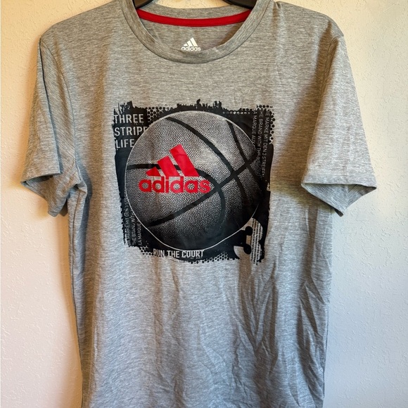 Boys XL Gray Adidas Basketball Graphic Print Athletic Shirt - Picture 1 of 5